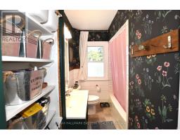 Bathroom - 726 Fairbairn Street, Peterborough, ON K9H6B6 Photo 8