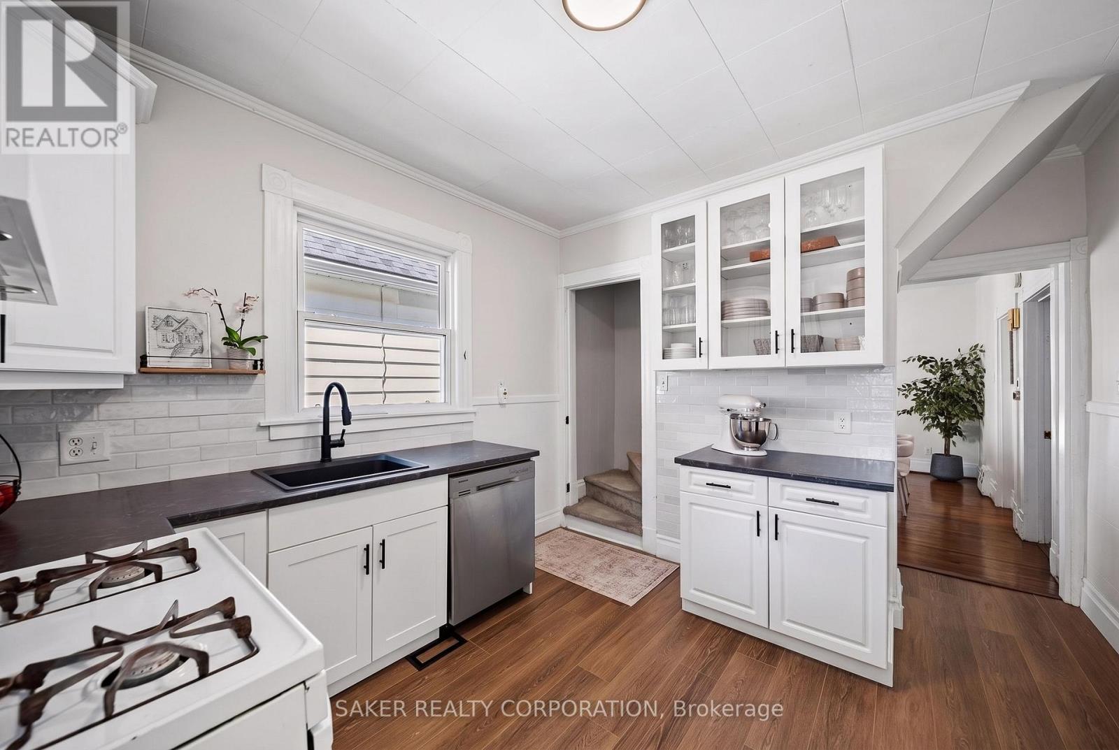 23 MAPLE STREET - 14
