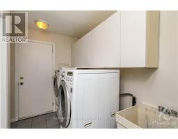 Bathroom - 570 Duff Crescent, Ottawa, ON K1J7C5 Photo 12