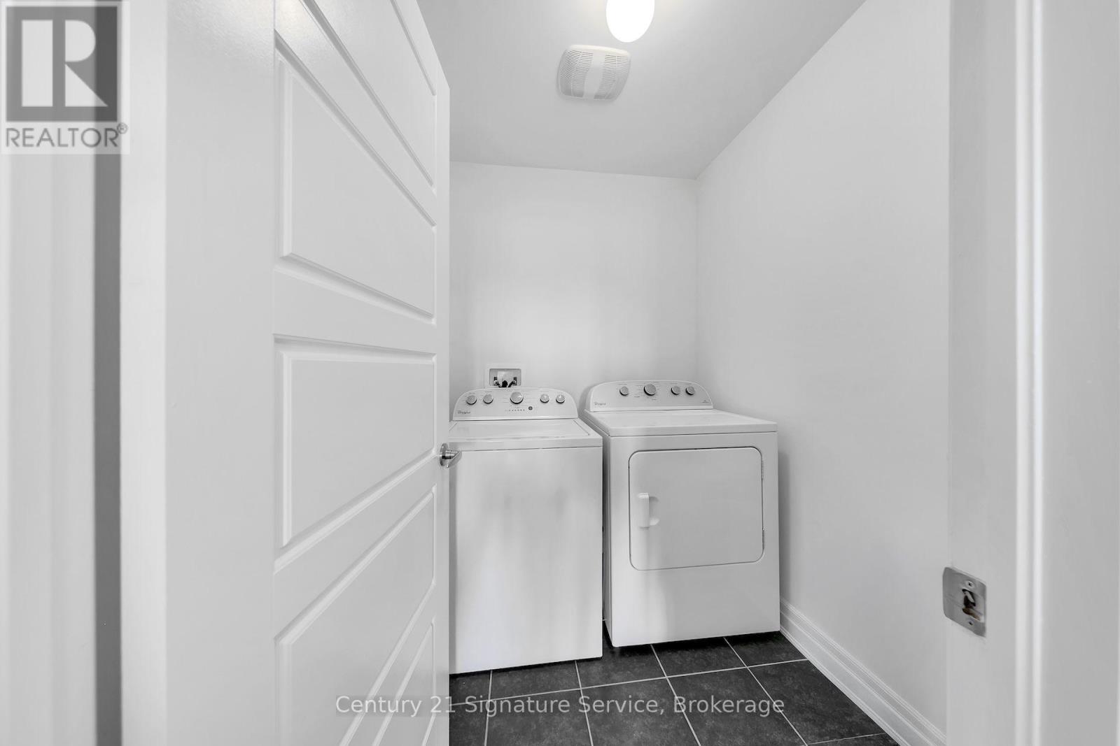 1369 LEGER WAY - Image 32
