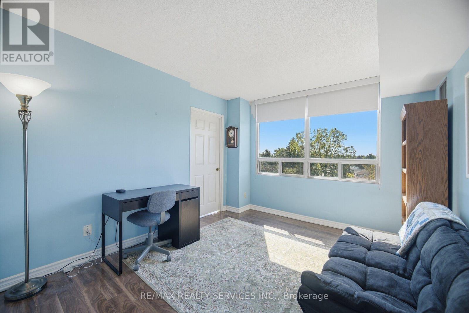 #404 330 MILL STREET S - 25