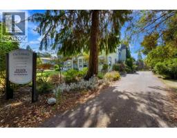 1249 Rockland Ave, Victoria, BC V8V3X3 Photo 9