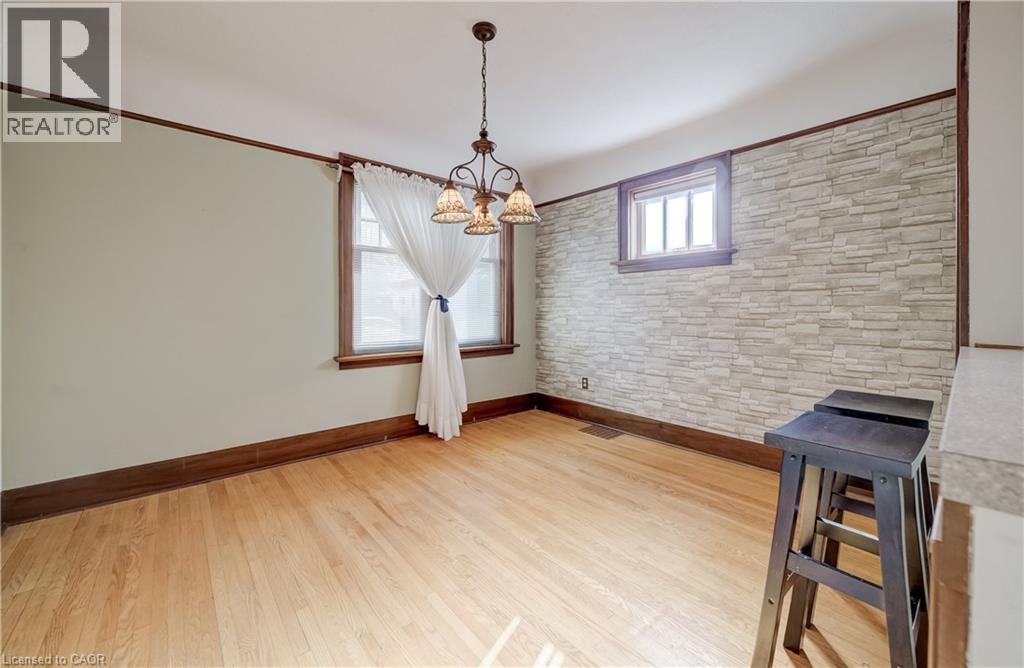 7 LOCUST Street, Kitchener — photo 11