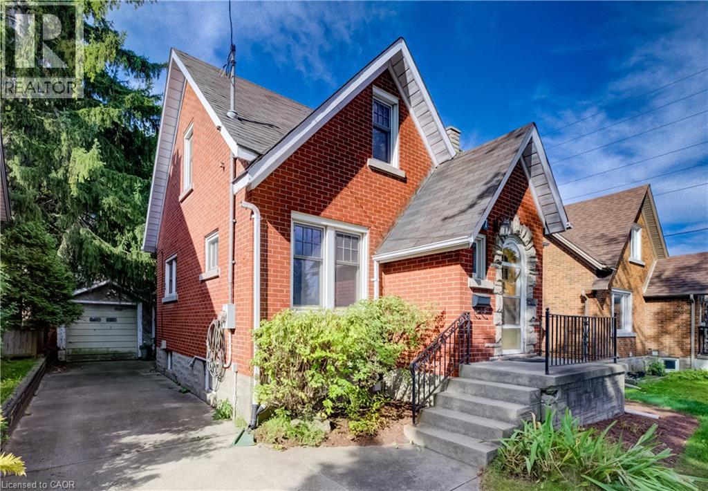7 LOCUST Street, Kitchener — photo 4