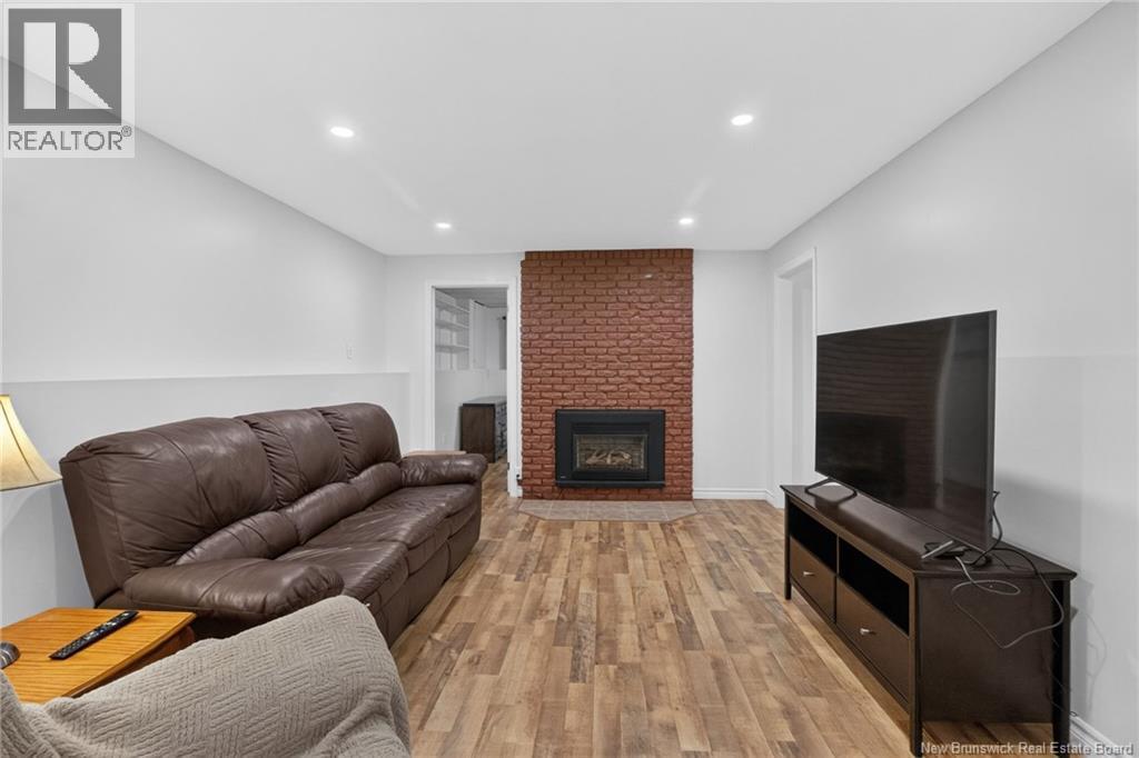356 Beaumont - Image 29