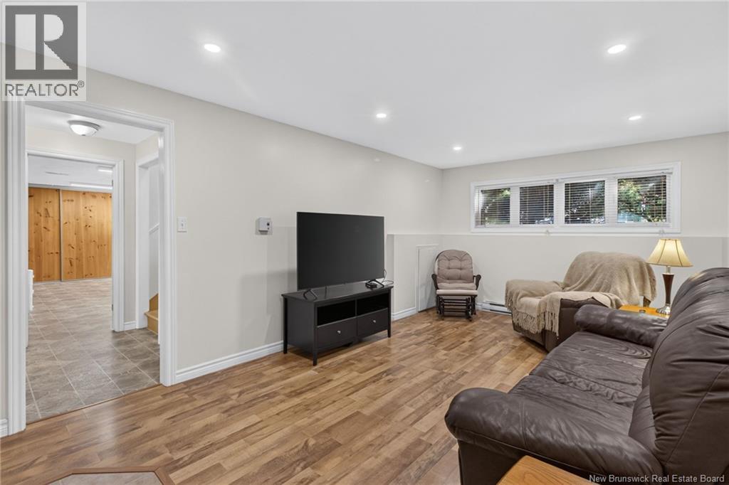 356 Beaumont - Image 31