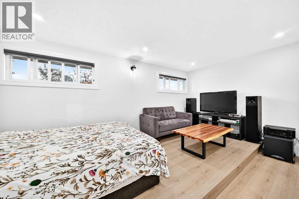 5824 22 Avenue NE - 19