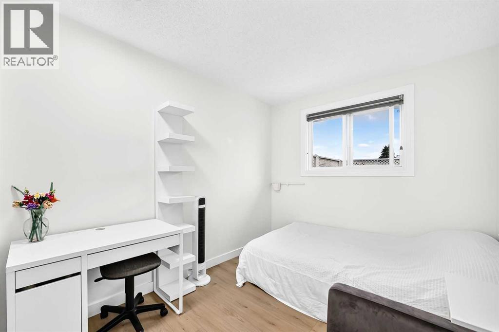 5824 22 Avenue NE - 24