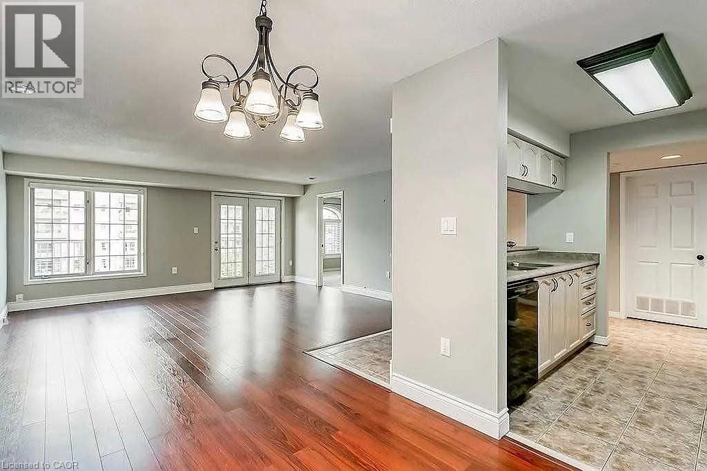 #F405 216 PLAINS Road West, Burlington, Ontario, L7T4K8, Burlington, Ontario — photo 4 of 5