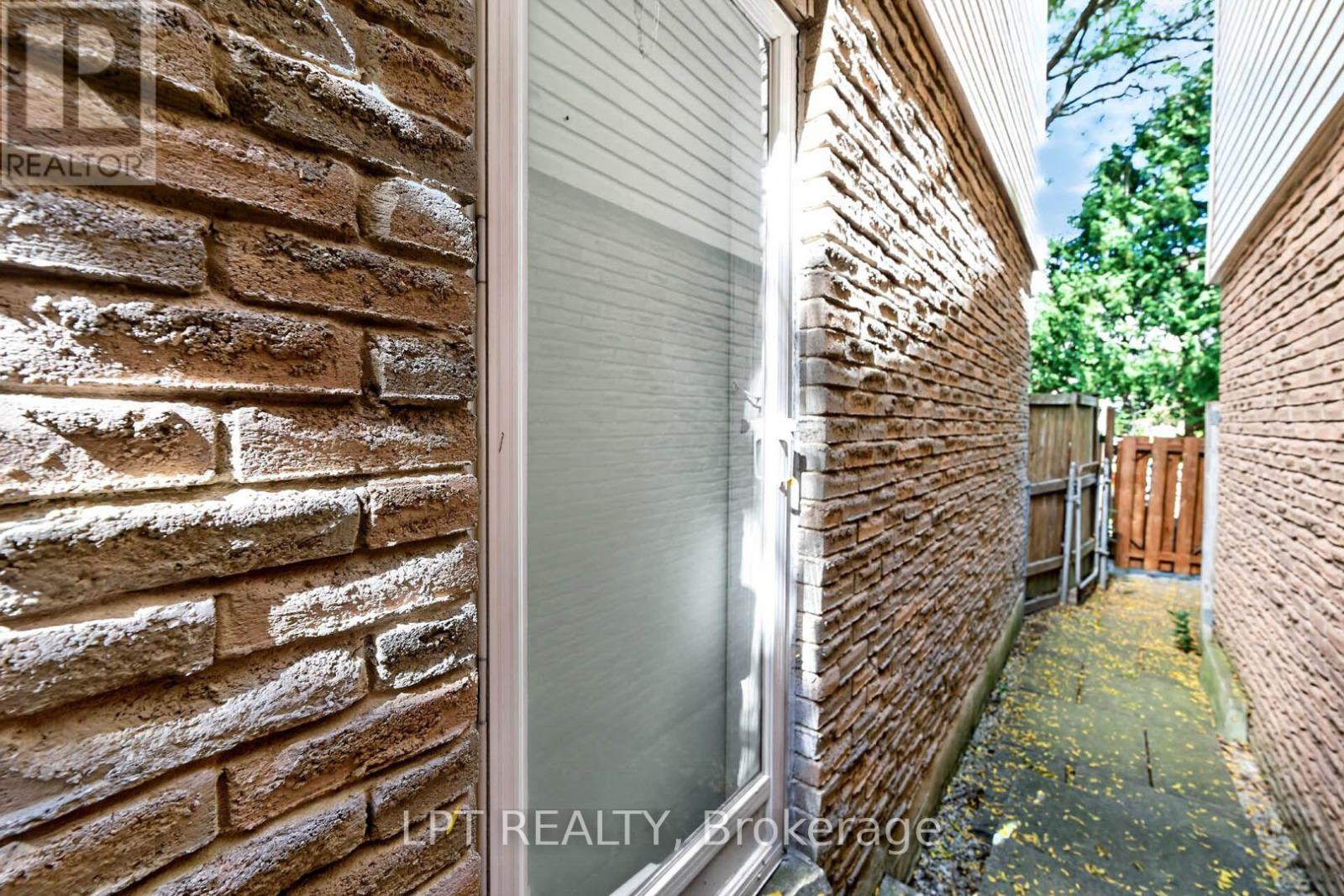 118 TAMARACK DRIVE - 21