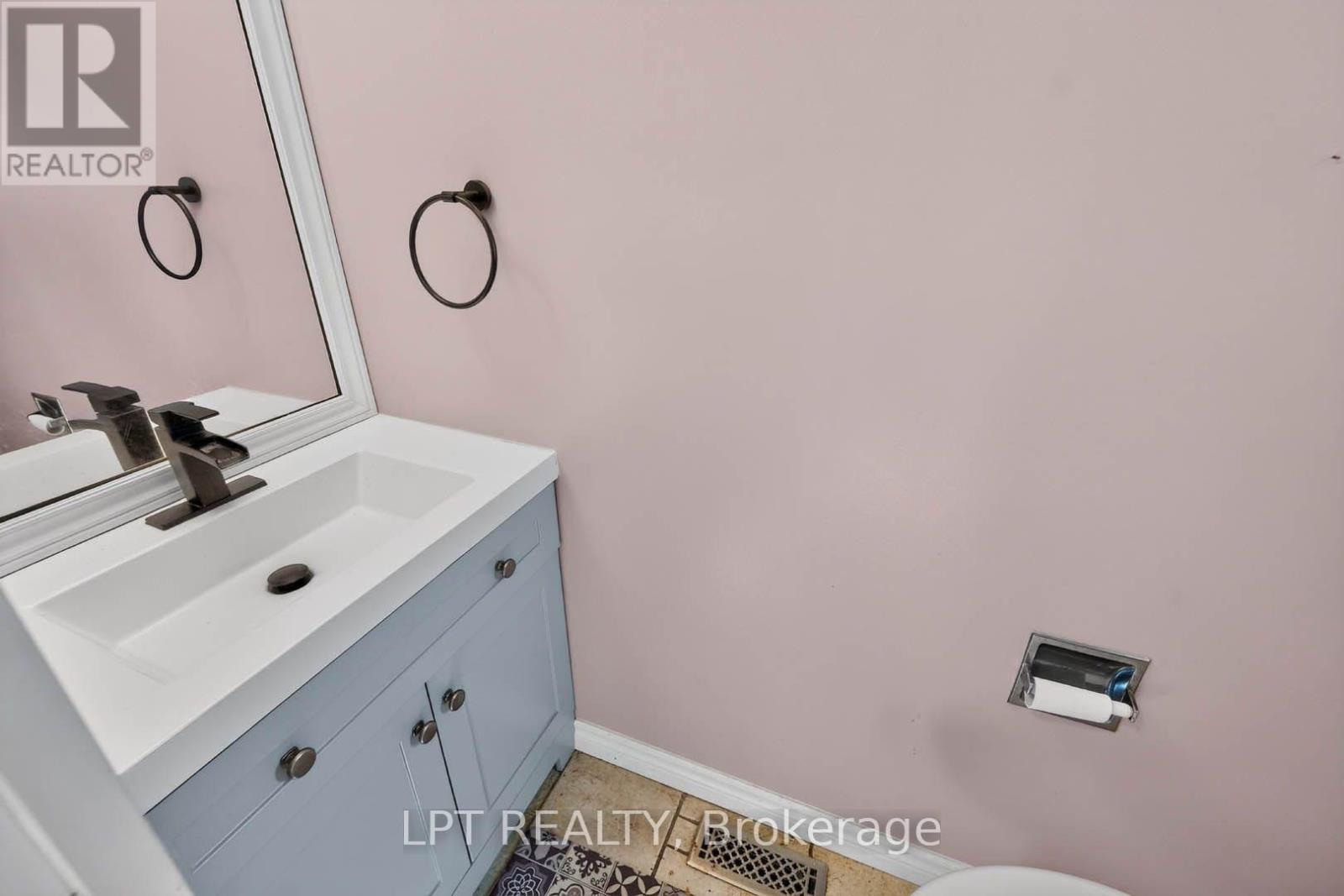 118 TAMARACK DRIVE - 23