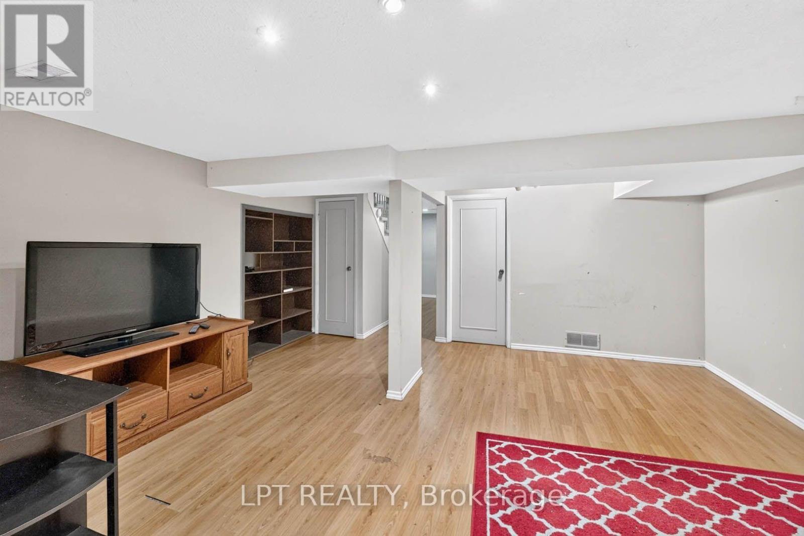 118 TAMARACK DRIVE - Image 36