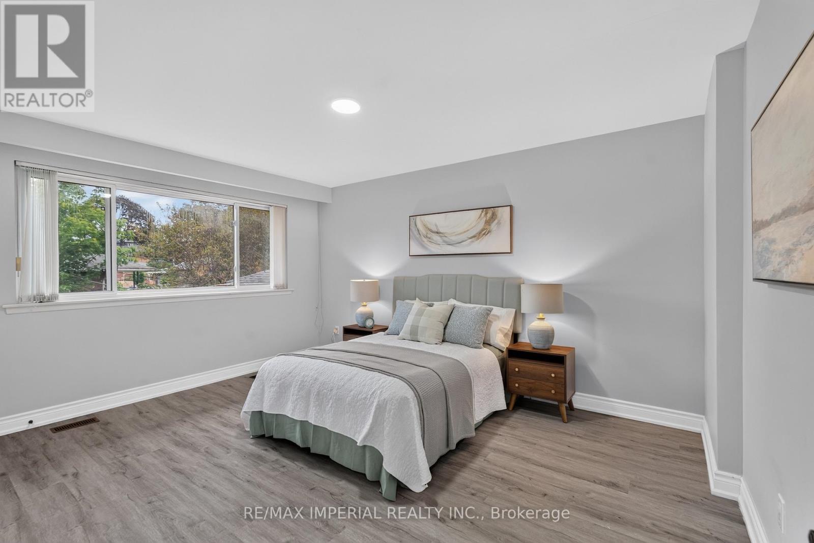 3 MINSTREL DRIVE - 19