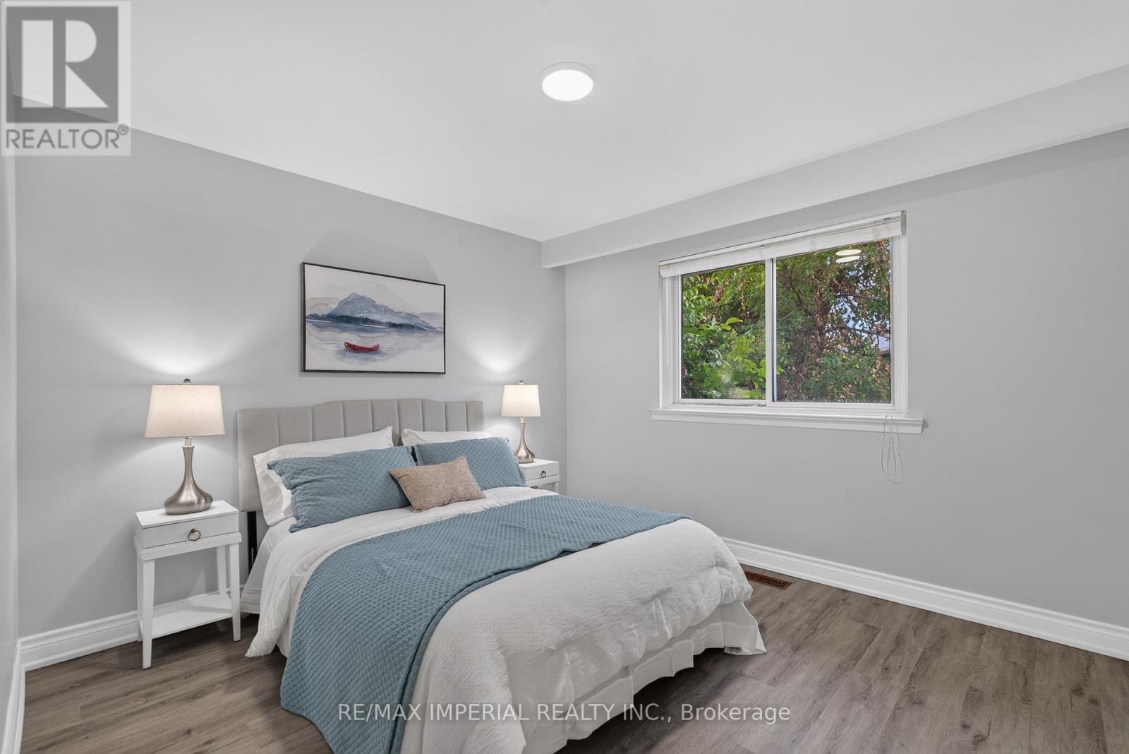 3 MINSTREL DRIVE - 24