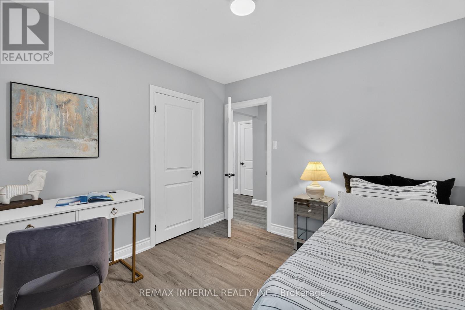 3 MINSTREL DRIVE - 27