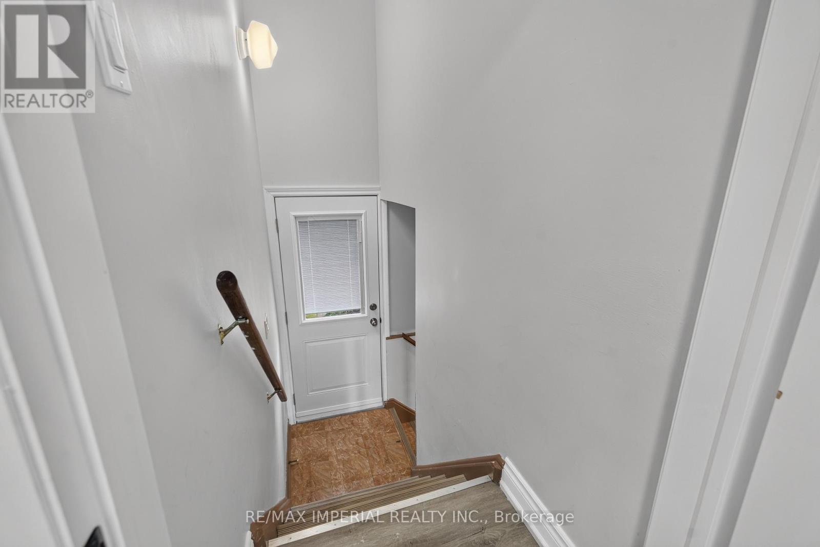 3 MINSTREL DRIVE - 30