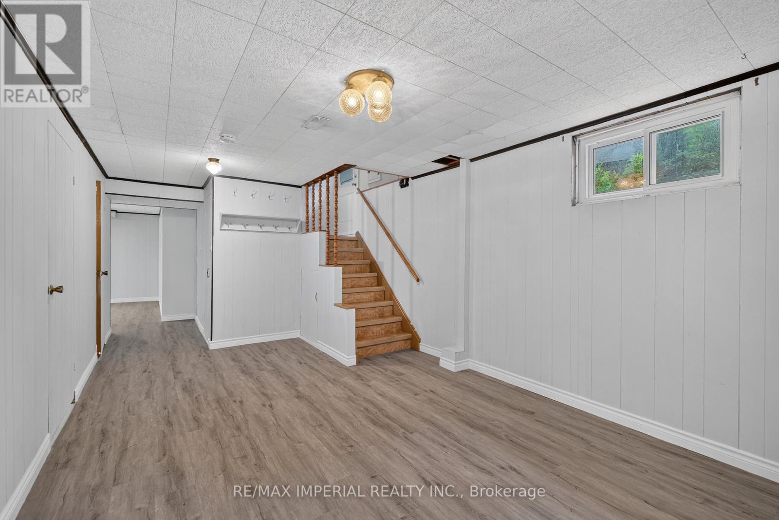 3 MINSTREL DRIVE - 31