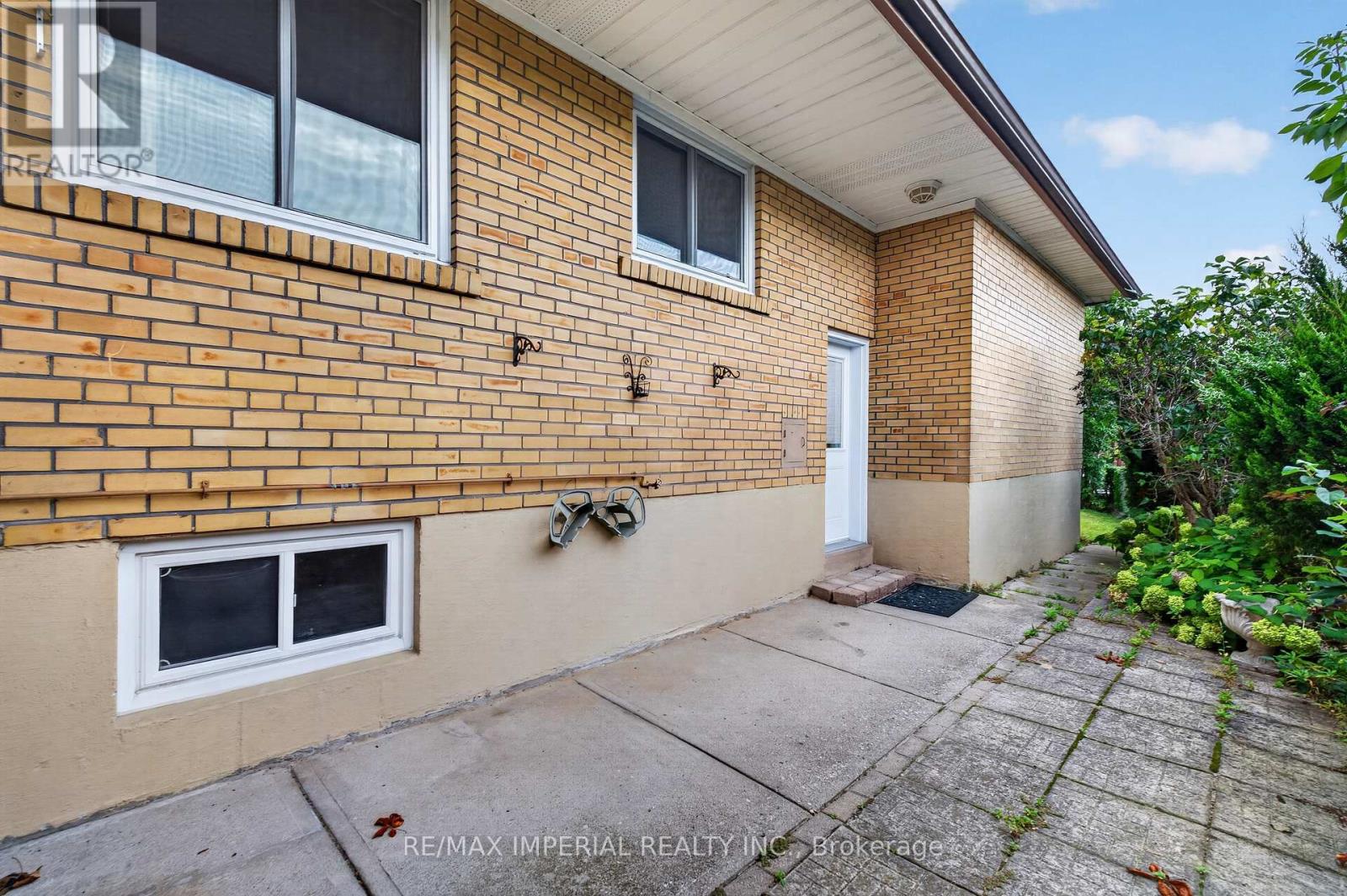 3 MINSTREL DRIVE - Image 40