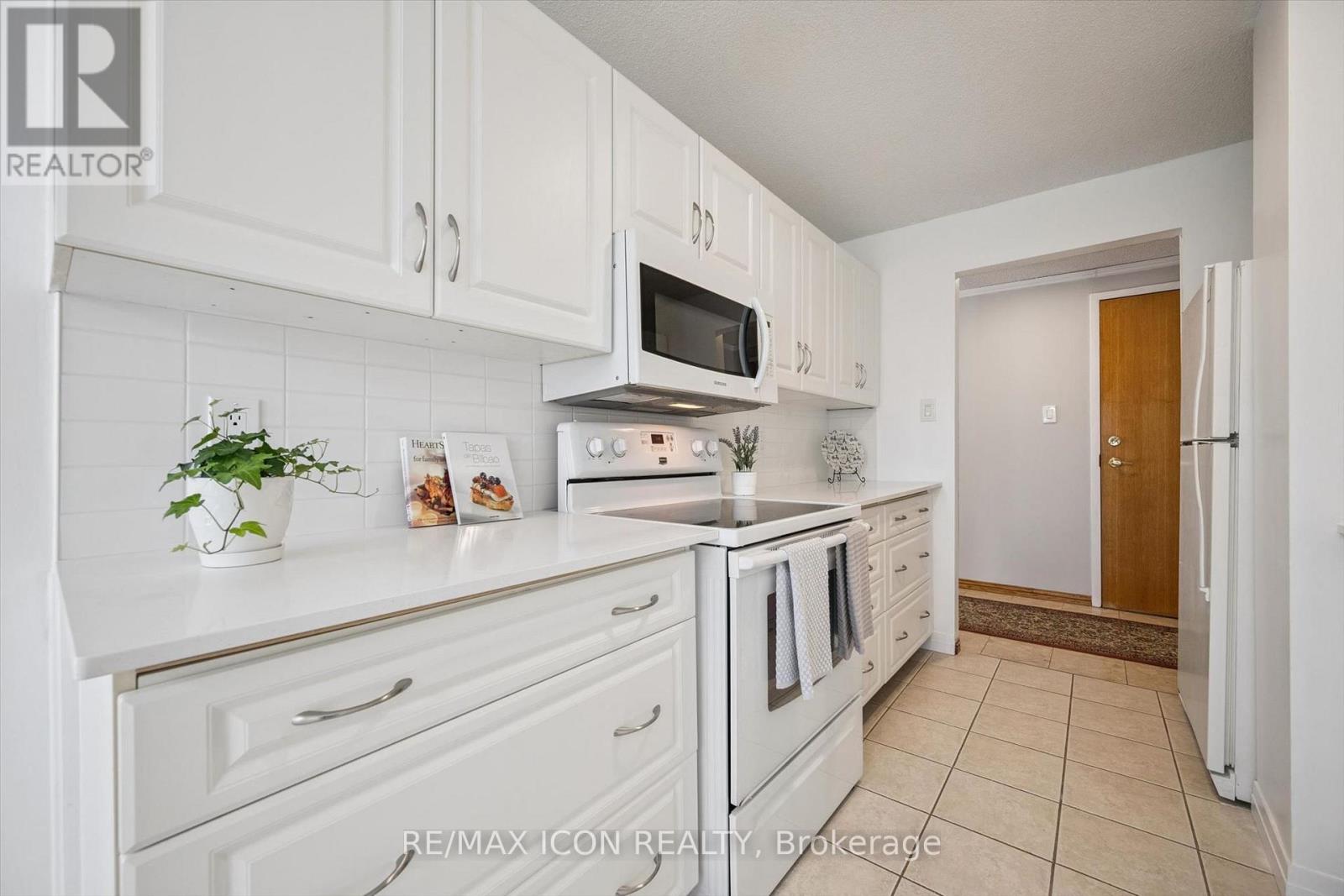 311 - 55 BLUE SPRINGS DRIVE — photo 2