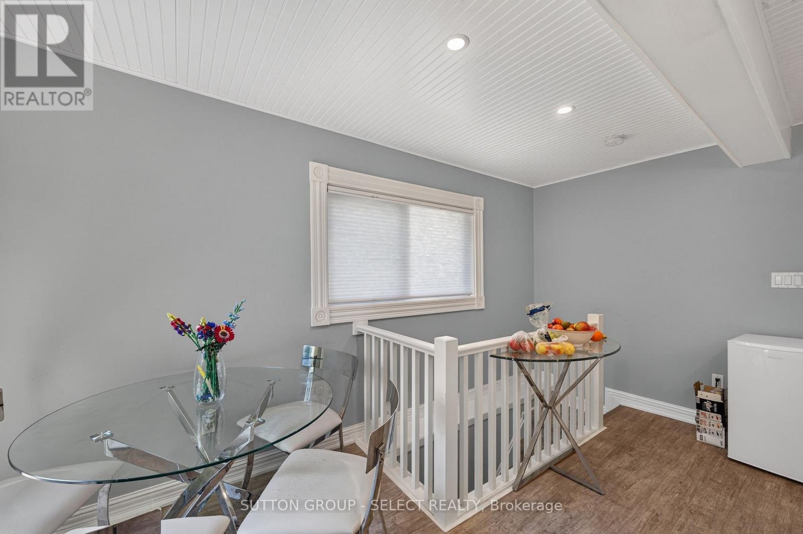 943 COLBORNE STREET - 14