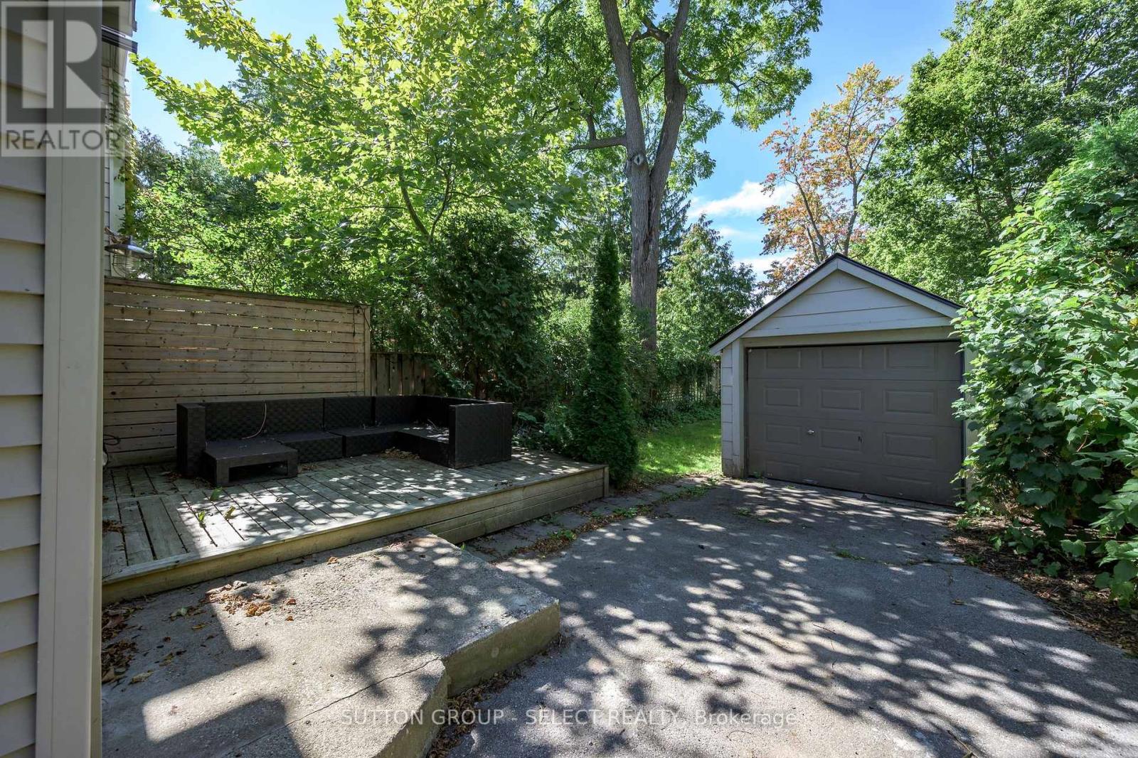 943 COLBORNE STREET, London East (East B) — photo 2