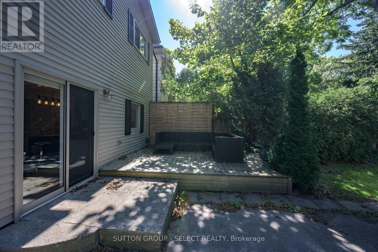 943 COLBORNE STREET - 31