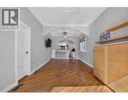 2pc Bathroom - 1040 19 Avenue Se, Calgary, AB T2G1M2 Photo 7