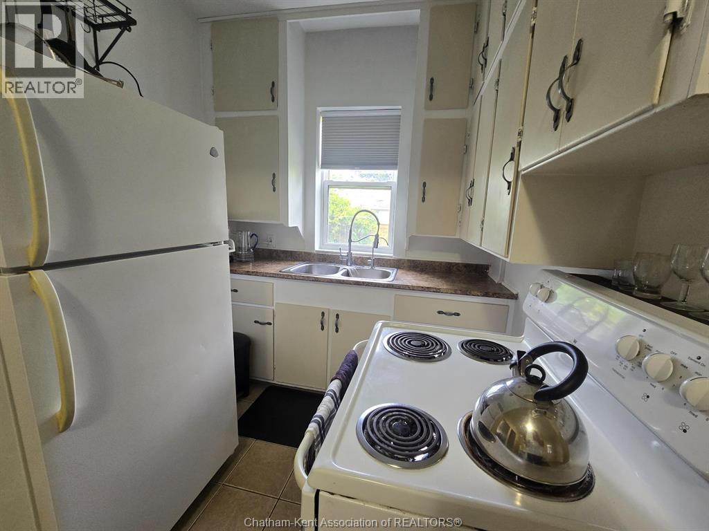 263 DELAWARE Avenue, Chatham, Ontario, N7L2W7, Chatham, Ontario — photo 2 of 5