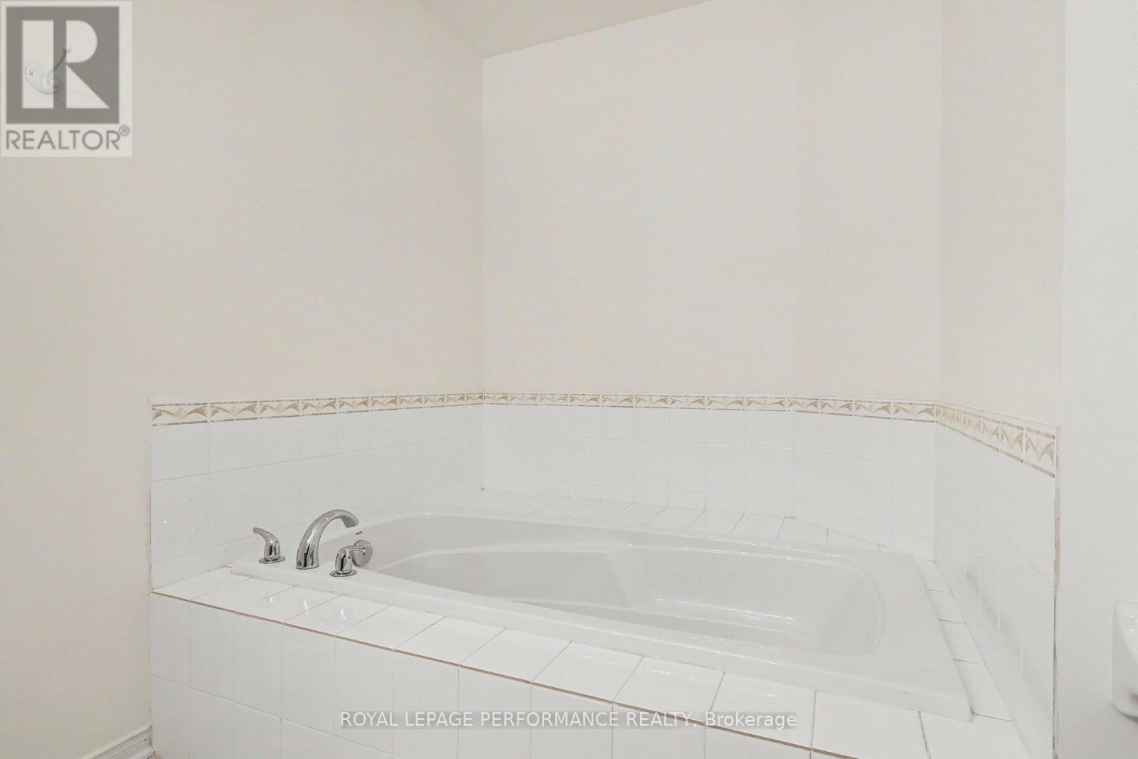 505 - 38 Metropole Private