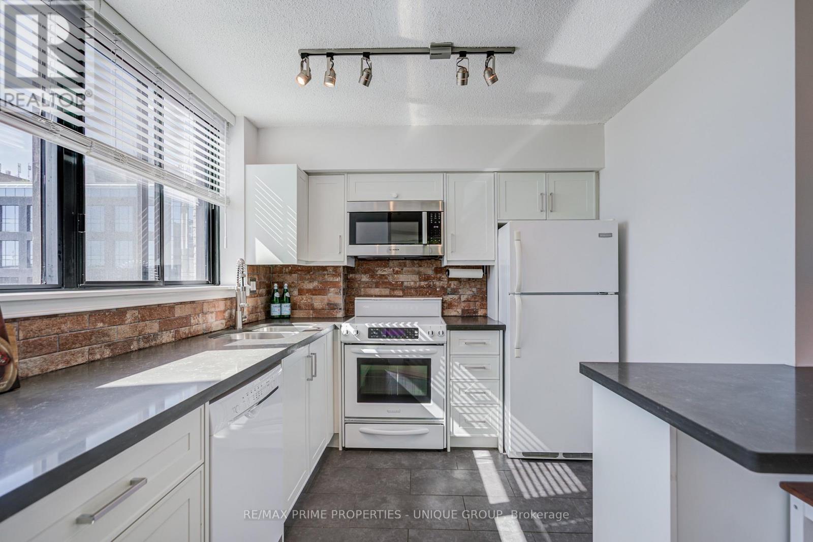#301 250 QUEENS QUAY W - 16