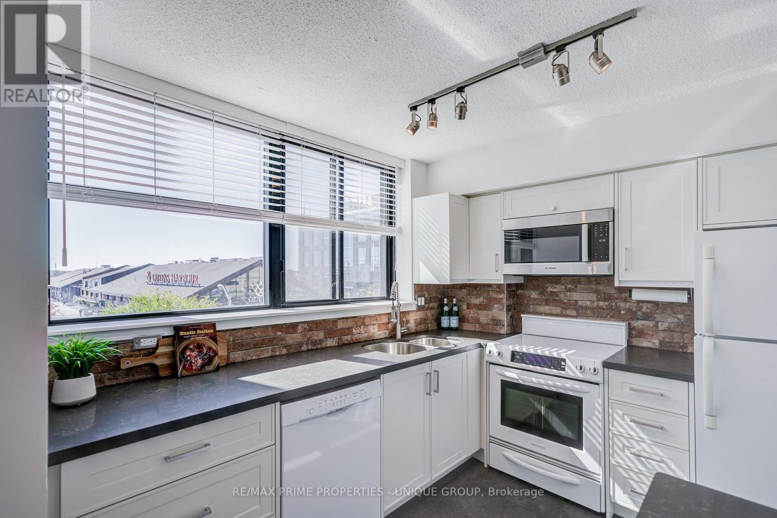 #301 250 QUEENS QUAY W - 19