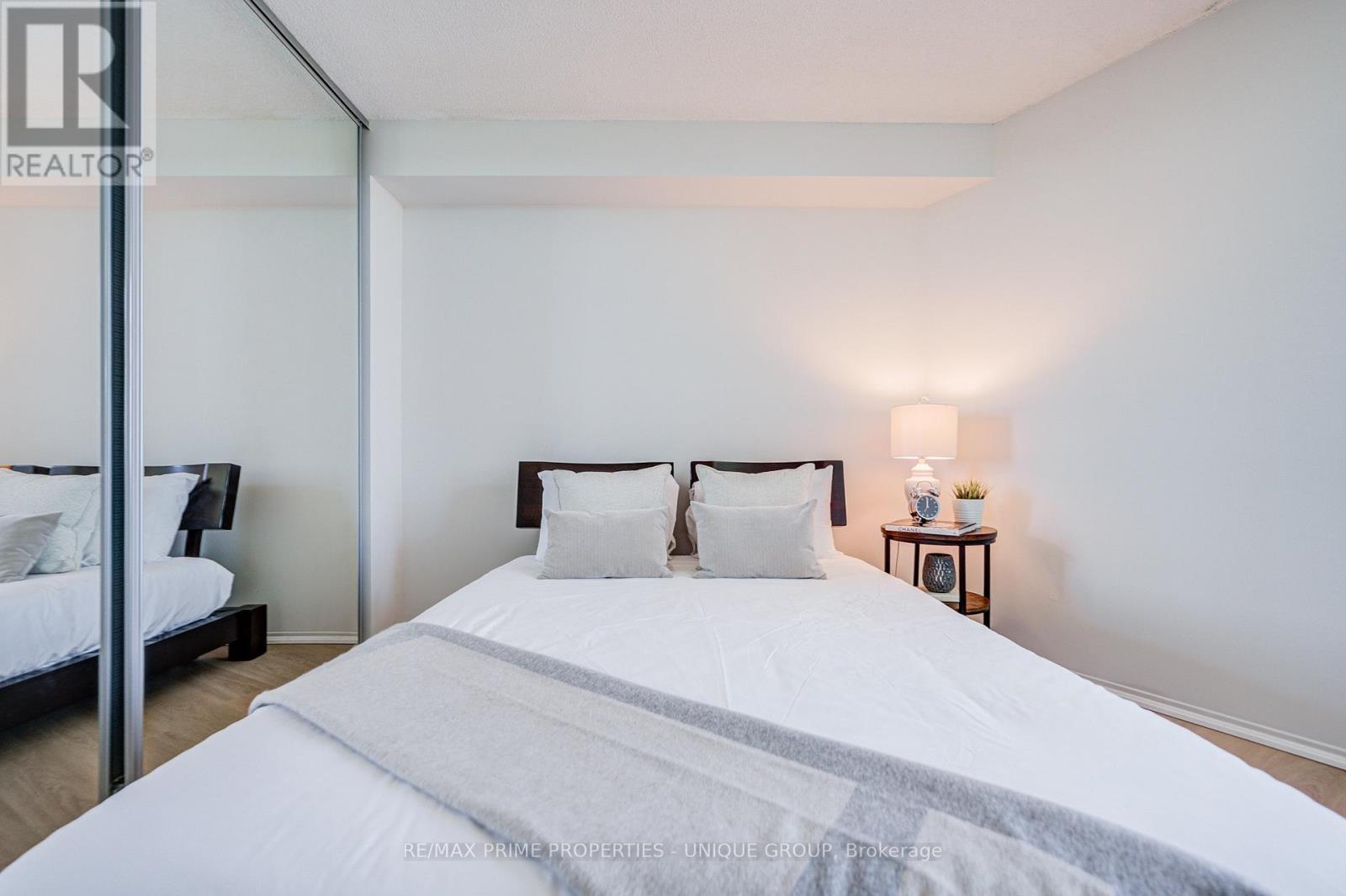 #301 250 QUEENS QUAY W - Image 31