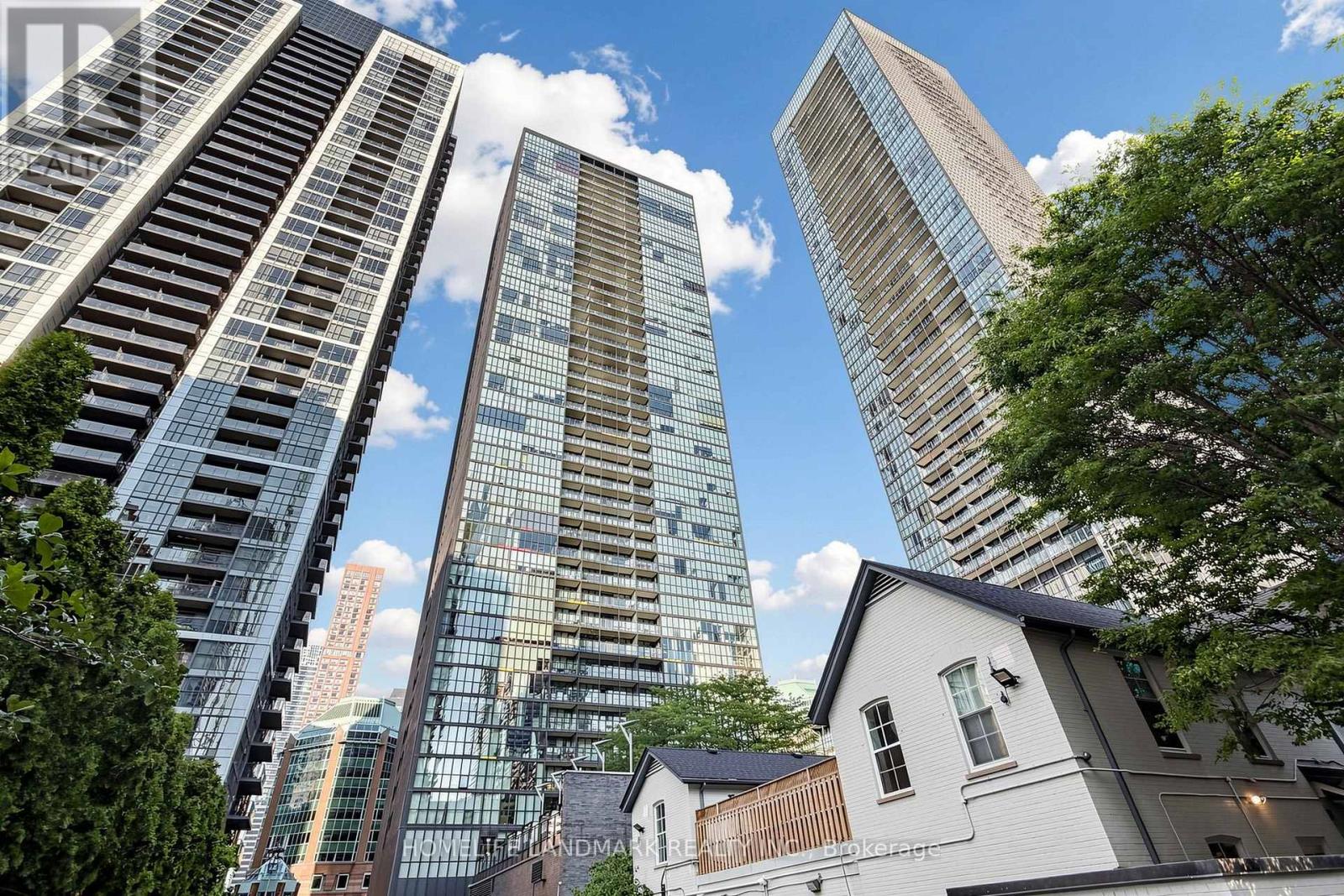 TH03 - 110 CHARLES STREET E, Toronto (Church-Yonge Corridor) — photo 3