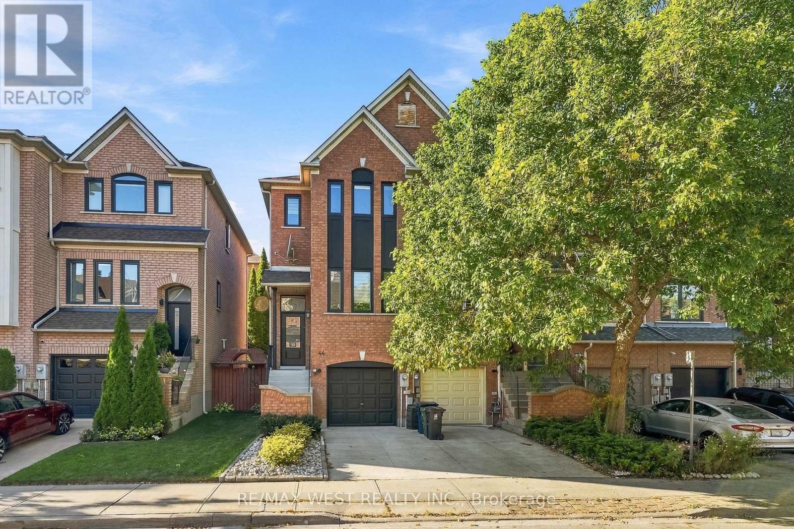 Property for sale at 44 BLUEWATER COURT