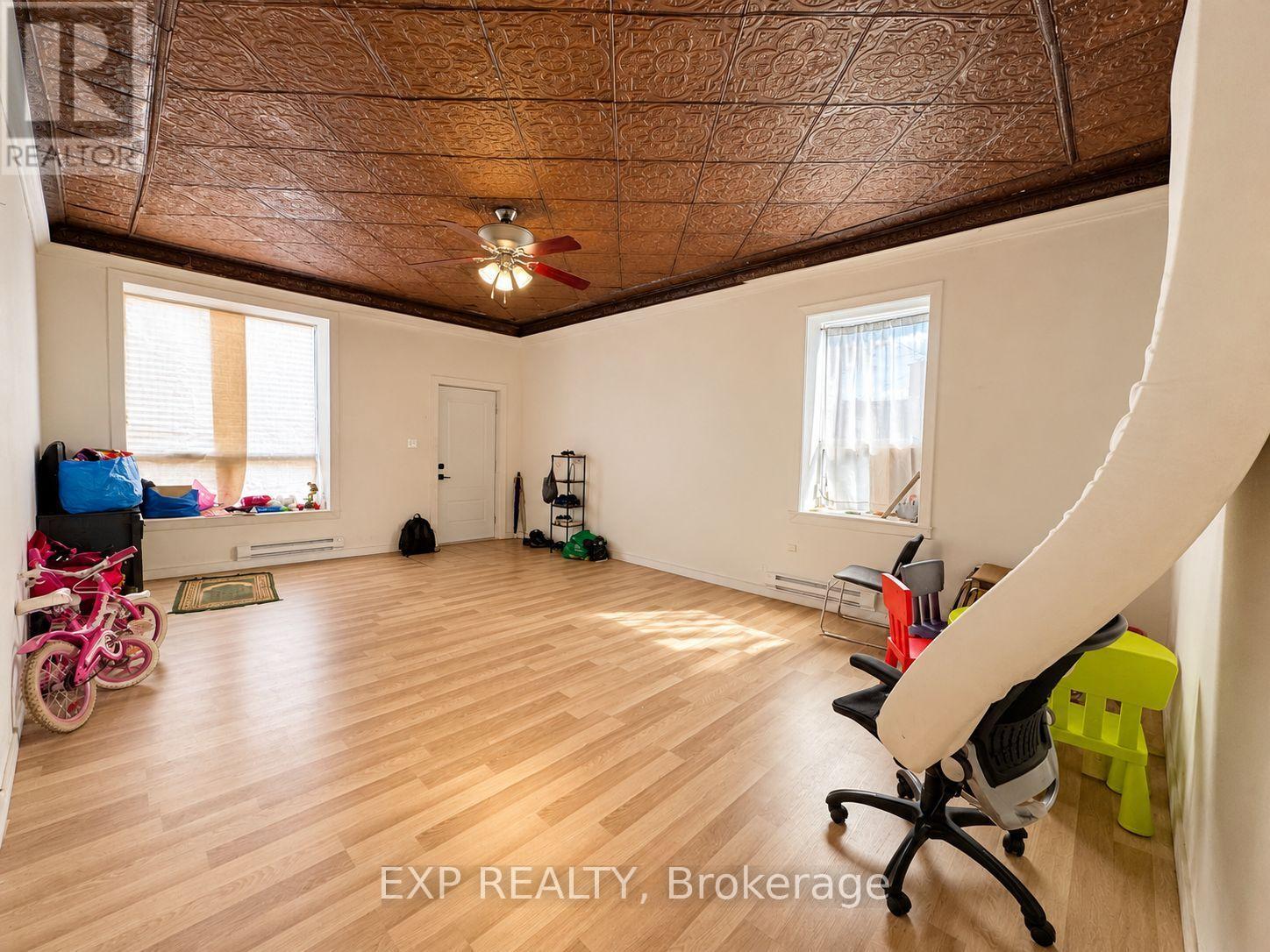 202 ROCHESTER STREET - 8