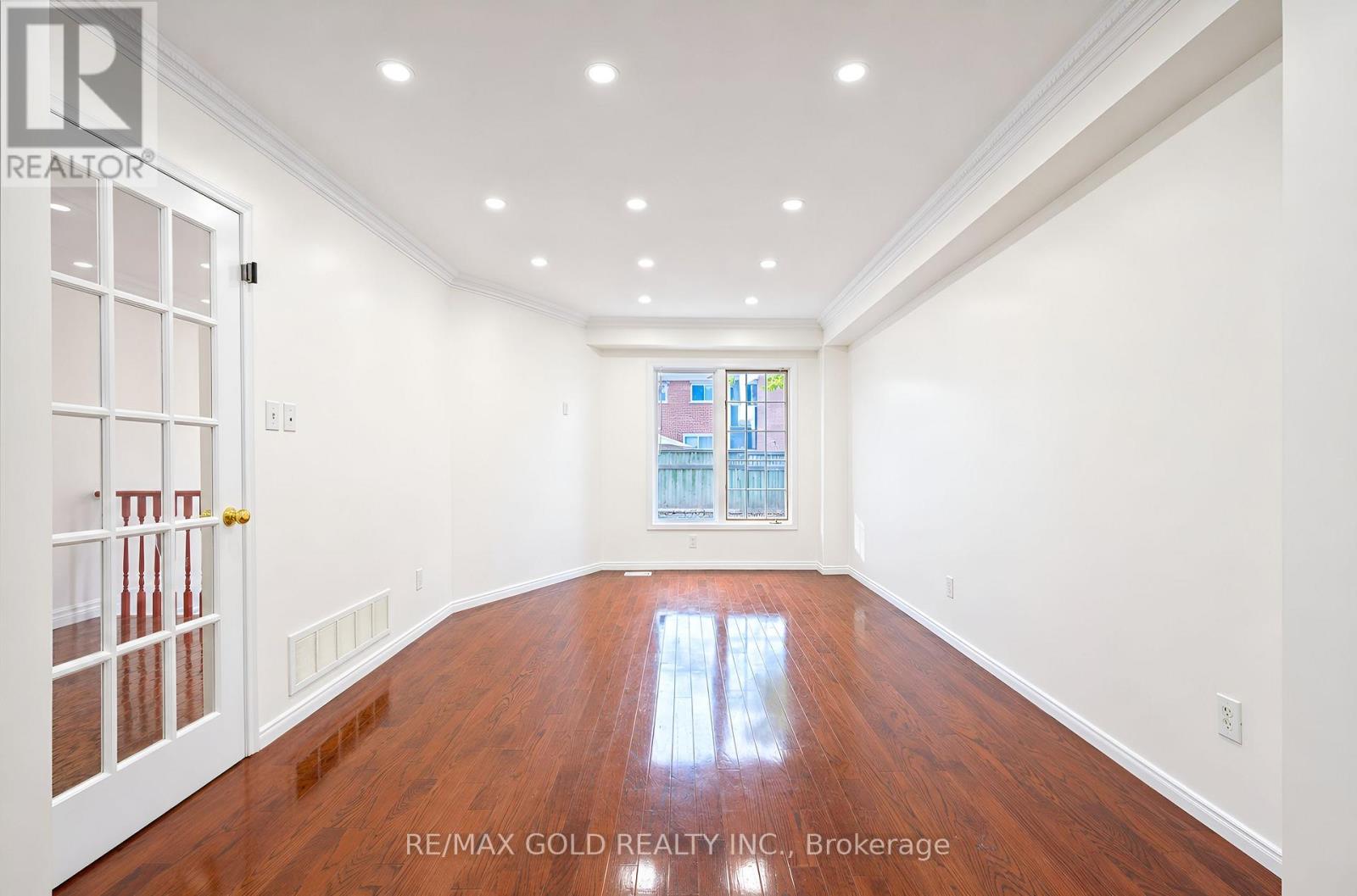 15 AMAZON COURT - 10