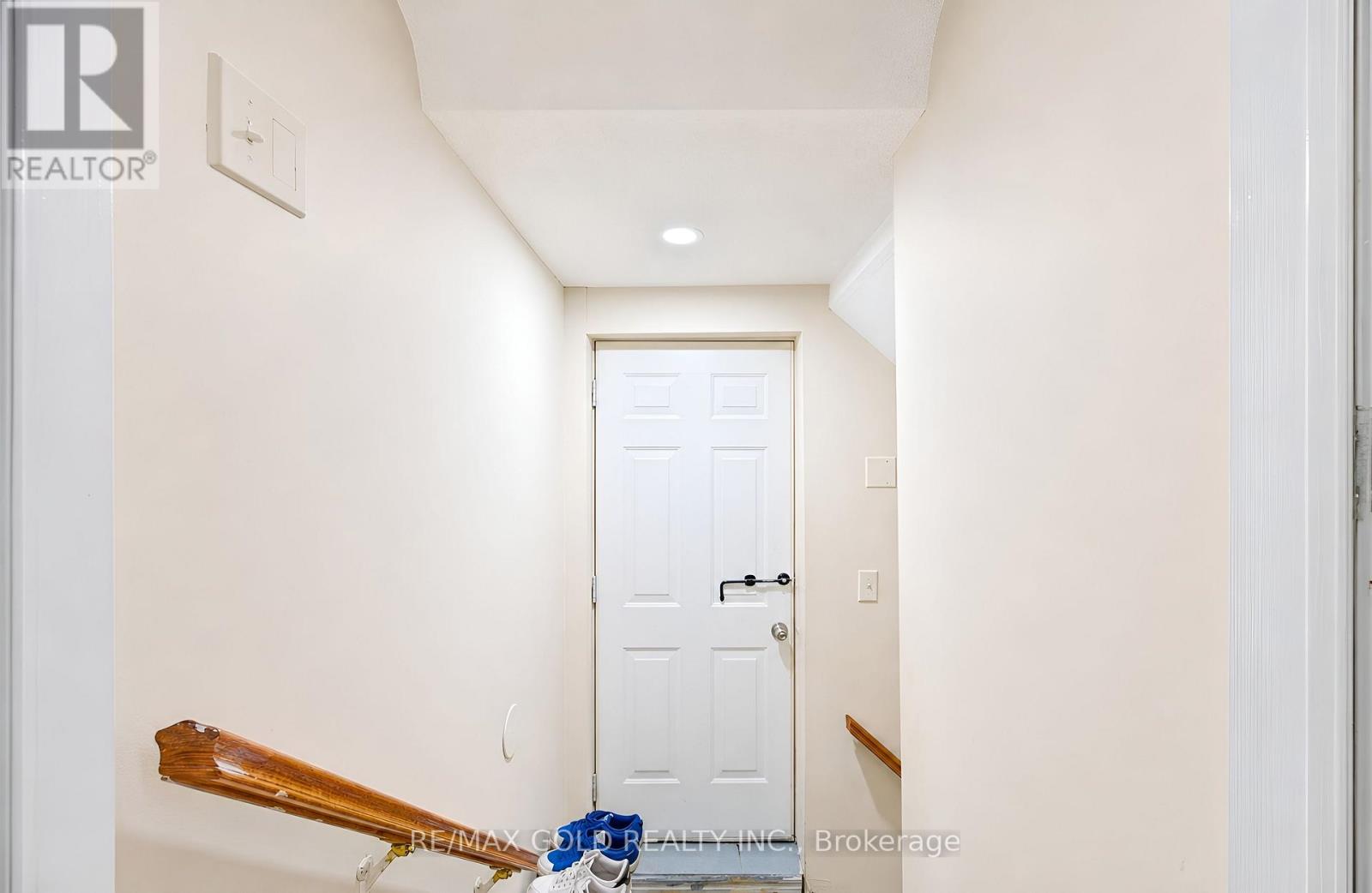 15 AMAZON COURT - 38