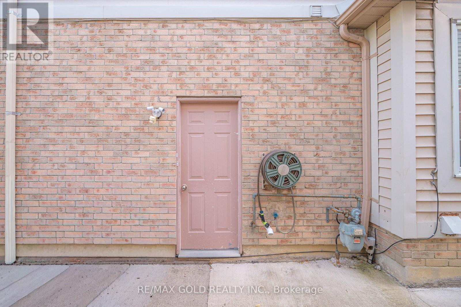 15 AMAZON COURT - 47