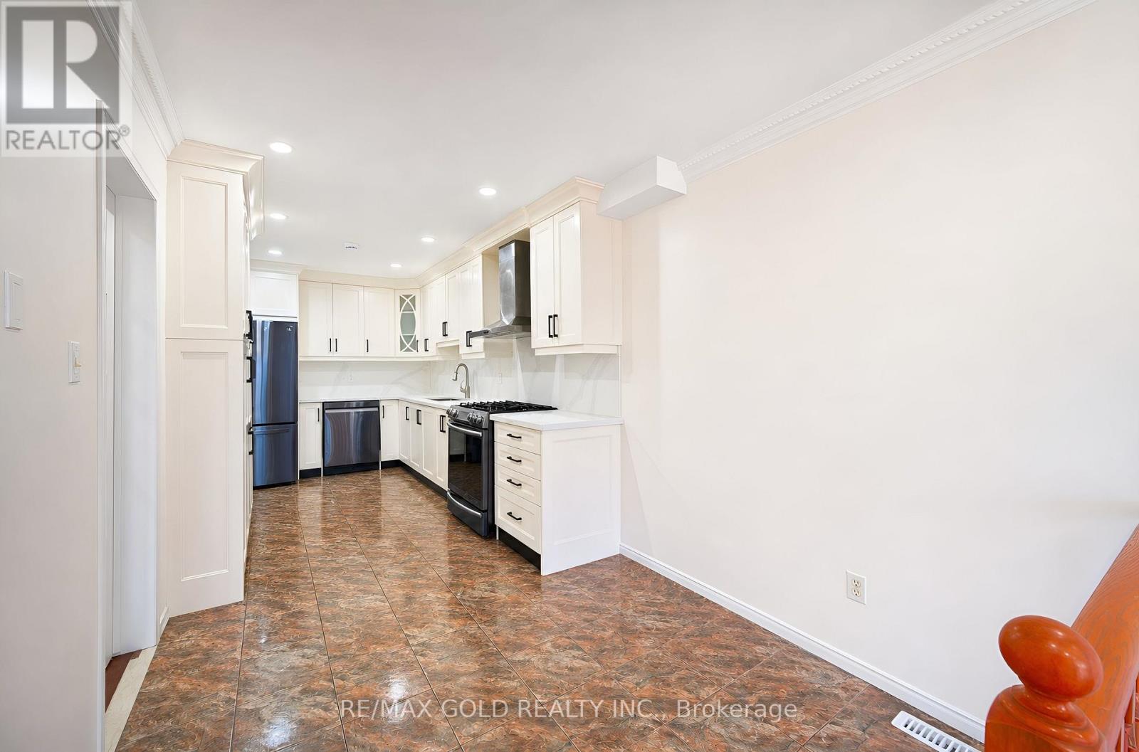 15 AMAZON COURT - 13
