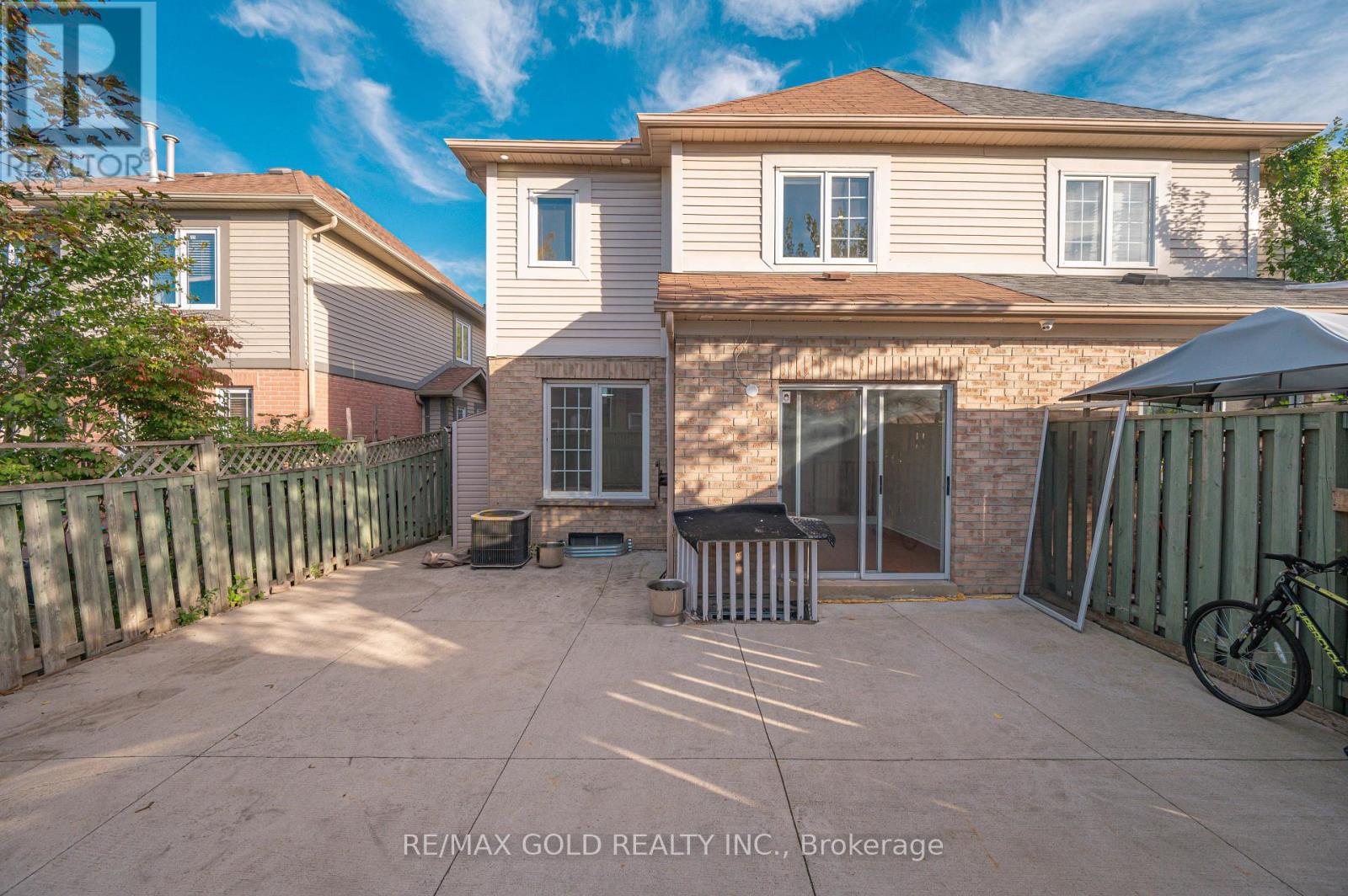 15 AMAZON COURT - 50