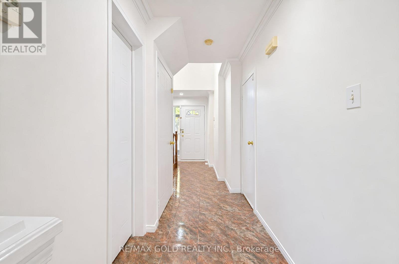 15 AMAZON COURT - 6