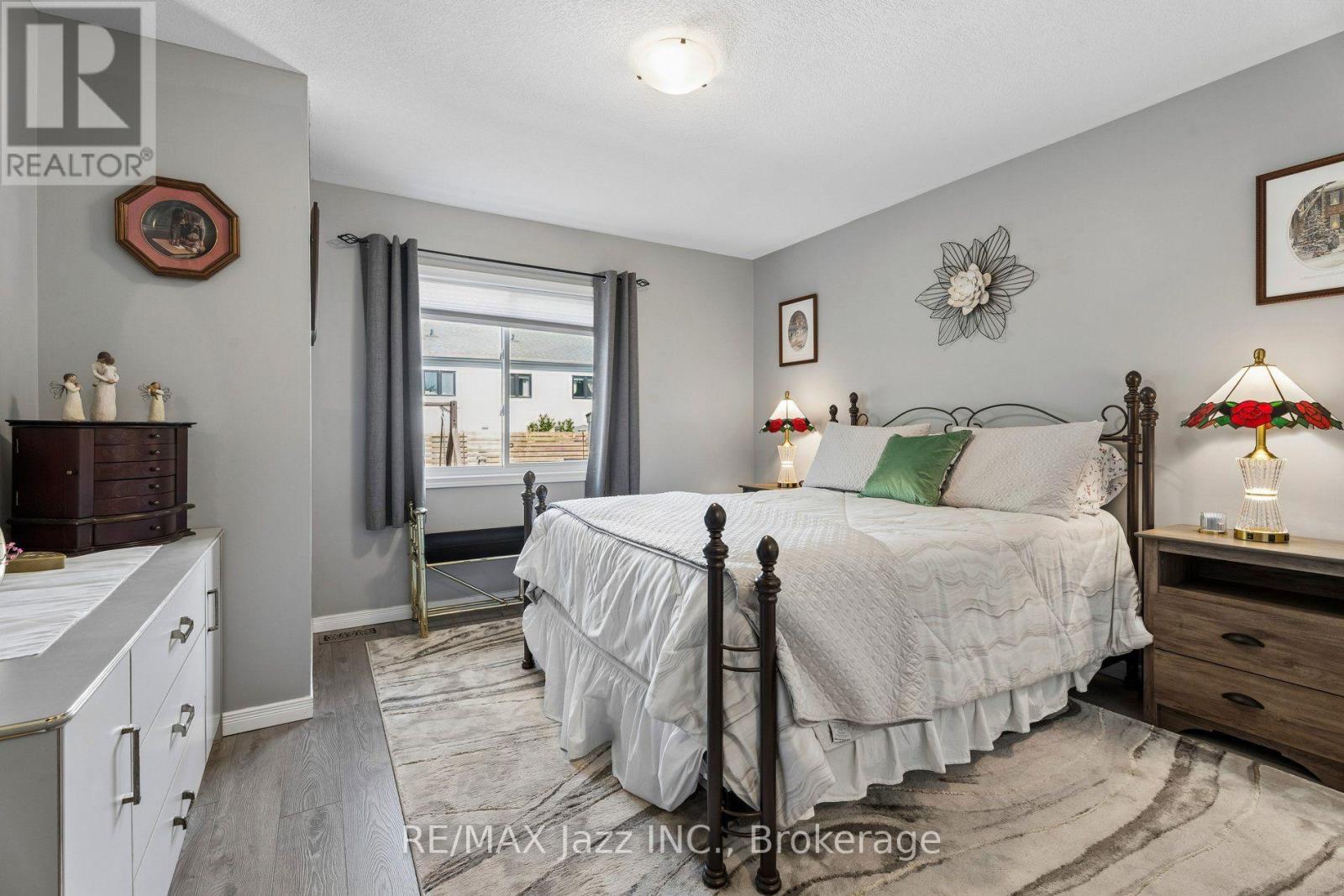9 TRILLIUM WAY - 18