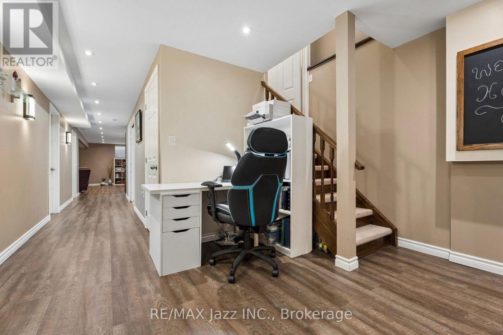 9 TRILLIUM WAY - 22