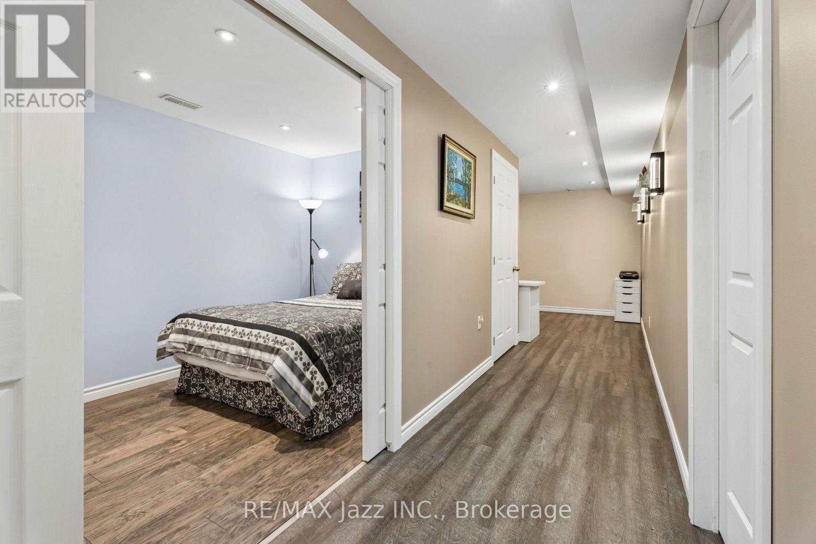 9 TRILLIUM WAY - 23