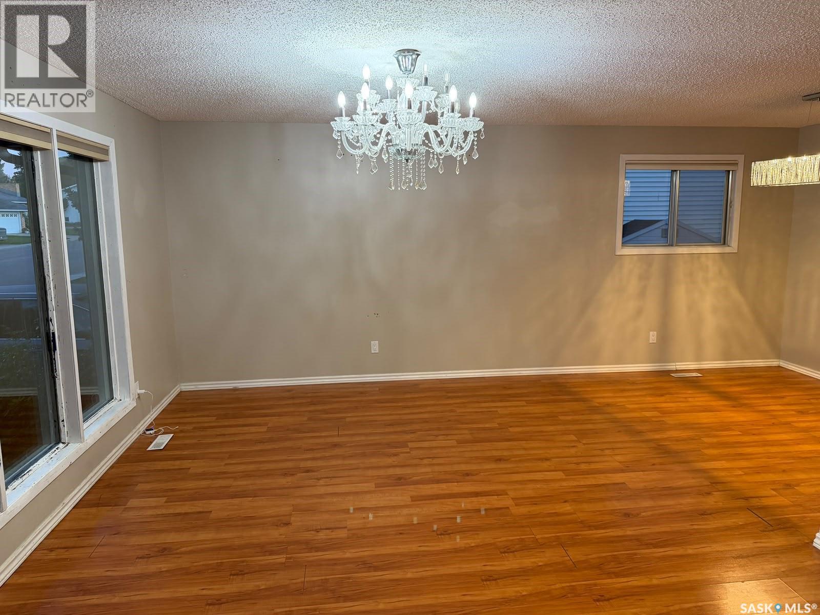 455 Kingsmere BOULEVARD - 2