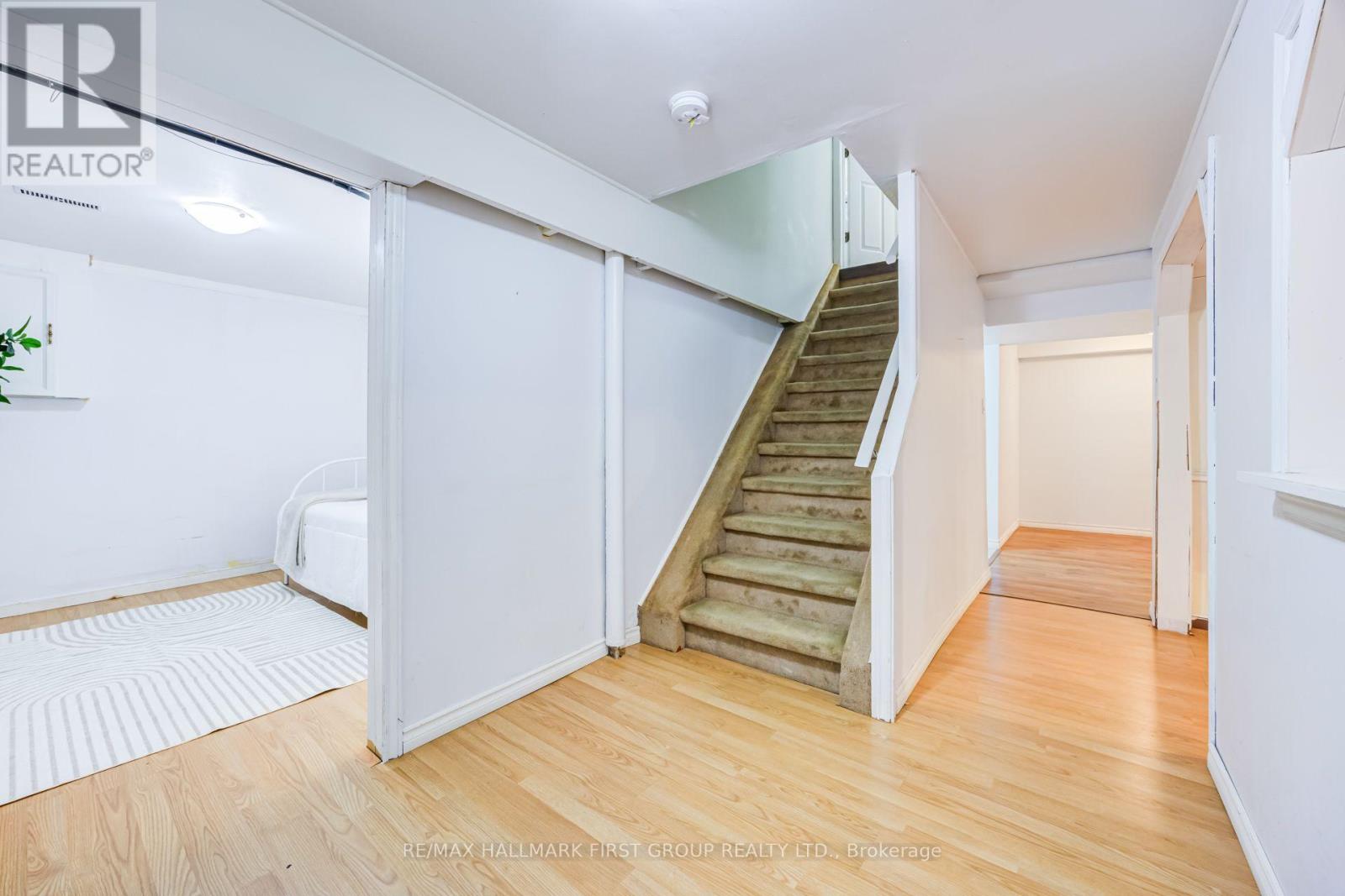 33 ANSTEAD CRESCENT - Image 23