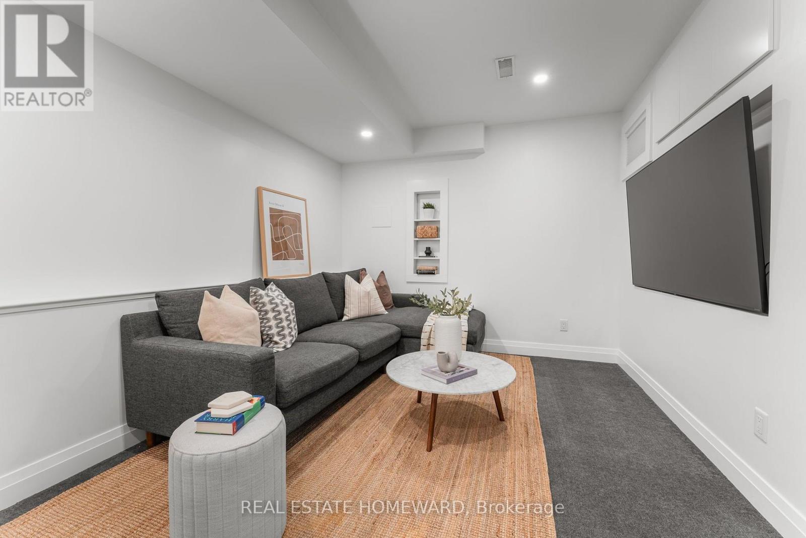 43 CAROLINE AVENUE - 21