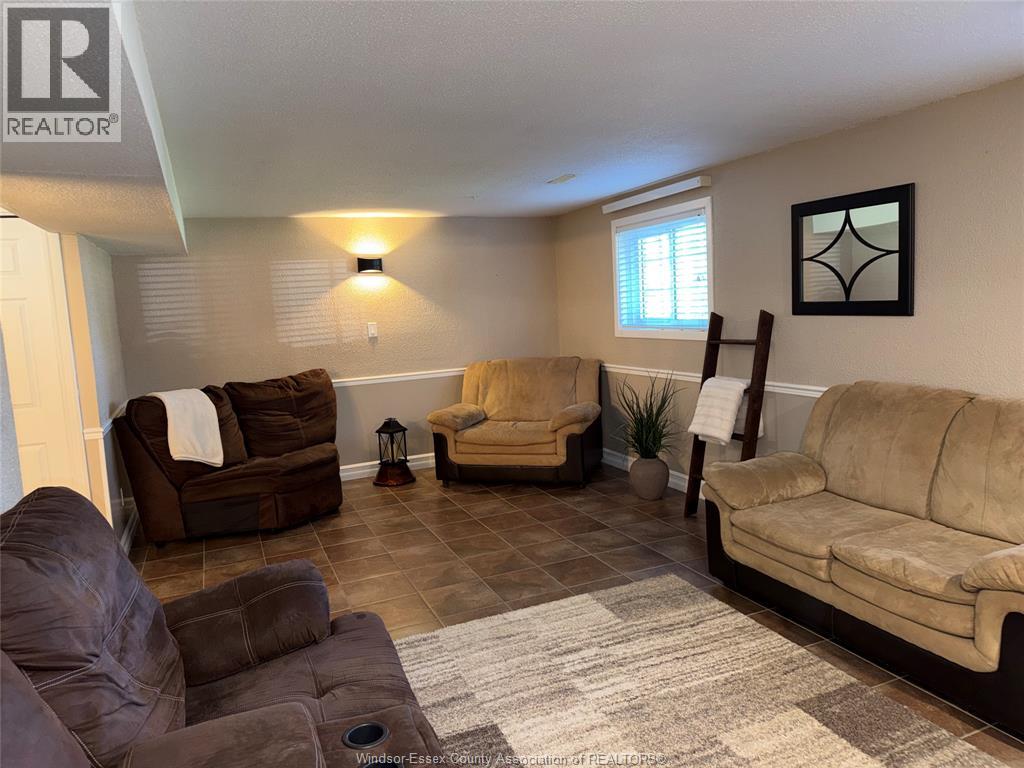 33 BENNIE AVENUE - 23
