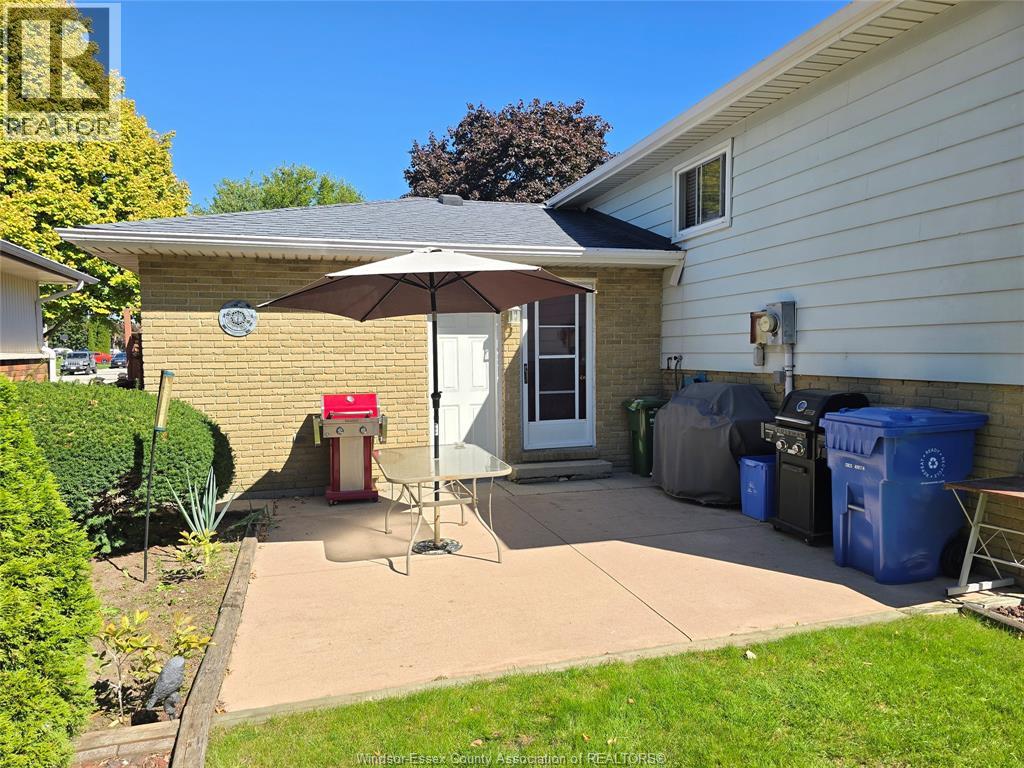 33 BENNIE AVENUE - 30