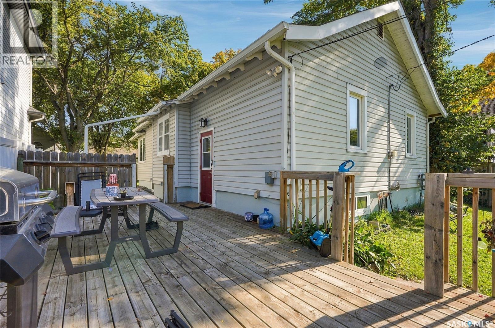 1716 Lorne AVENUE - 40